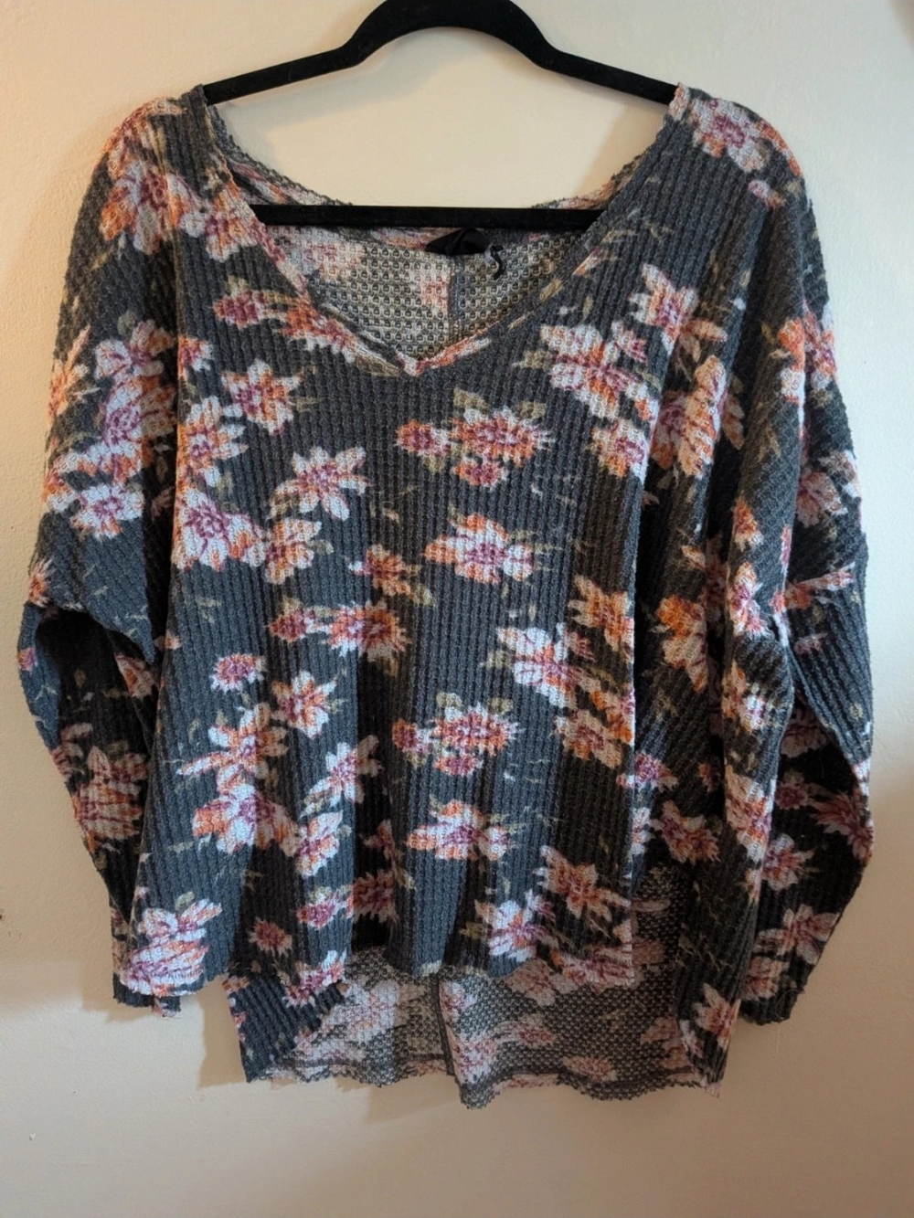 Urban Outfitters Gray Ribbed V-Neck Floral Sweatshirt